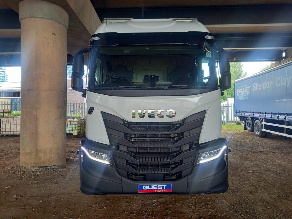 Iveco S-WAY AT260S42Y/P 420HP Curtainside & Taillift