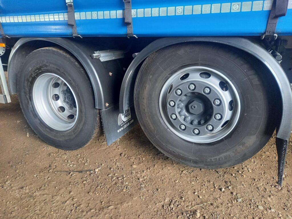 Iveco S-WAY AT260S42Y/P 420HP Curtainside & Taillift