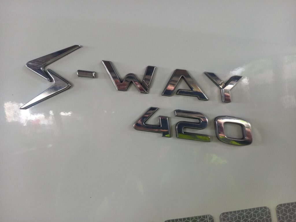 Iveco S-WAY AT260S42Y/P 420HP Curtainside & Taillift