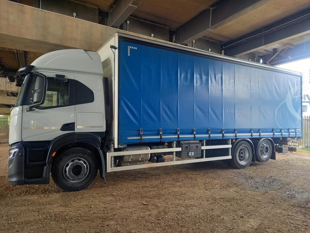 Iveco S-WAY AT260S42Y/P 420HP Curtainside & Taillift