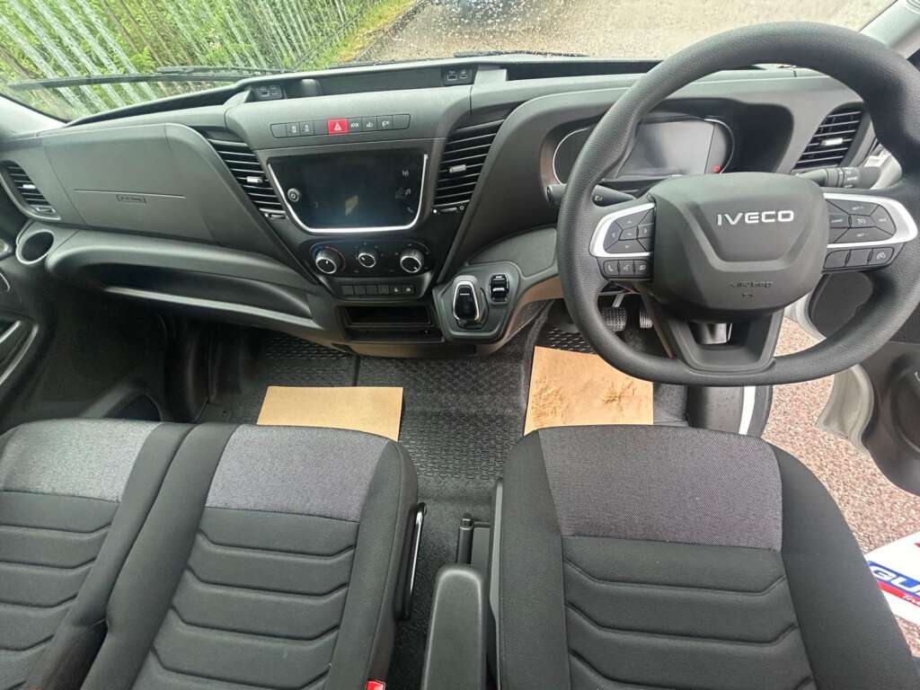 Iveco Daily 35C16HA8 Hi-Matic Luton Tail Lift