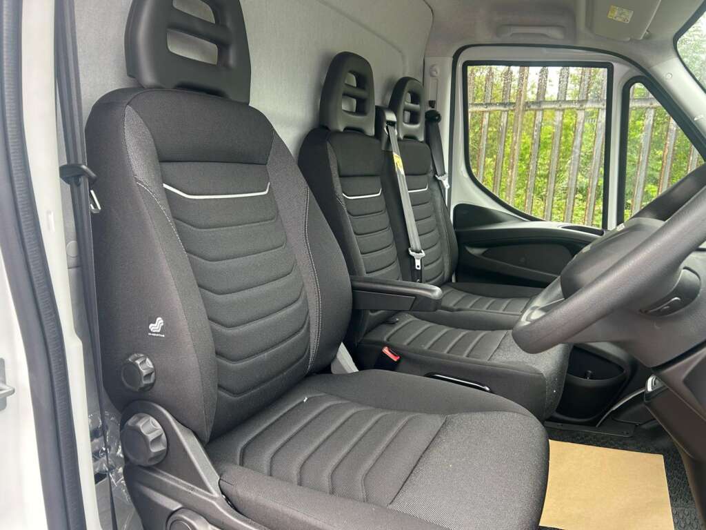 Iveco Daily 35C16HA8 Hi-Matic Luton Tail Lift