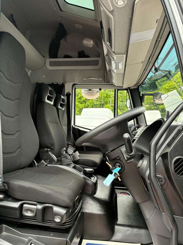 Iveco Eurocargo 18T Hi Roof Sleeper with Curtain & Tail Lift