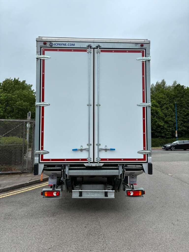 Iveco Eurocargo 18T Hi Roof Sleeper with Curtain & Tail Lift