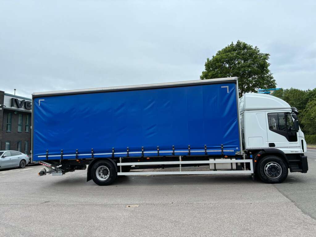 Iveco Eurocargo 18T Hi Roof Sleeper with Curtain & Tail Lift