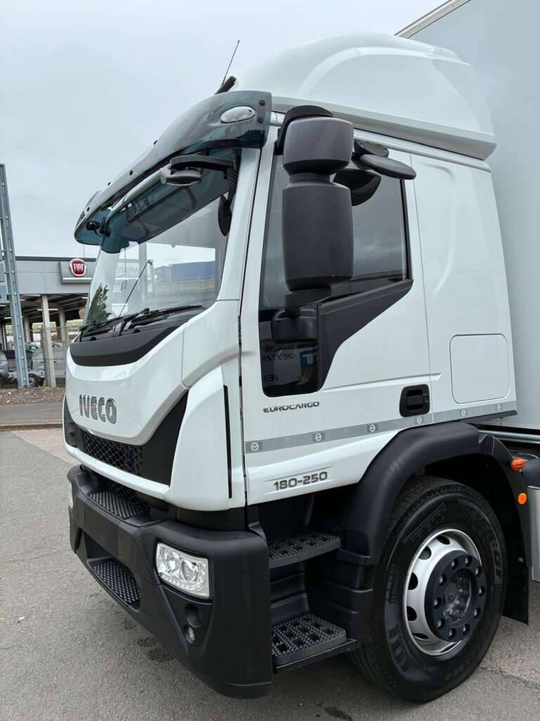 Iveco Eurocargo 18T Hi Roof Sleeper with Curtain & Tail Lift