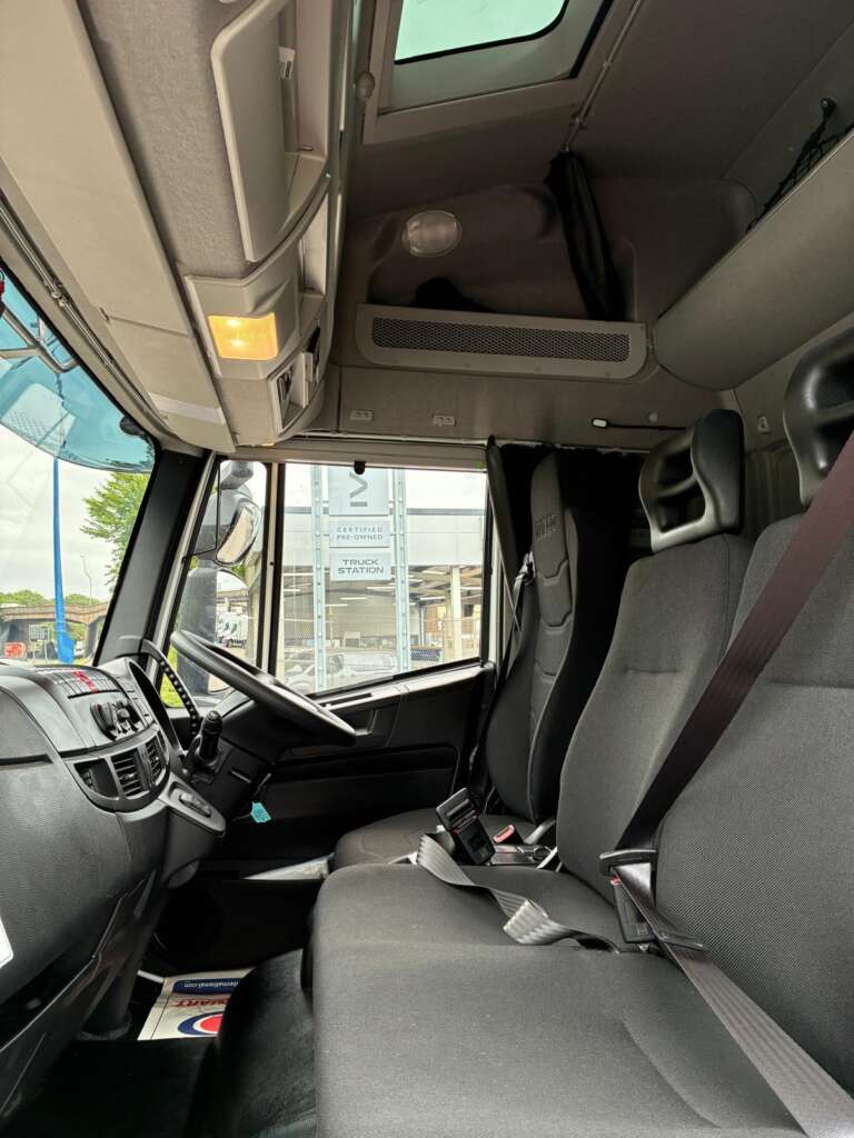 Iveco Eurocargo 18T Hi Roof Sleeper with Curtain & Tail Lift