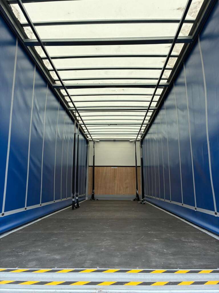 Iveco Eurocargo 18T Hi Roof Sleeper with Curtain & Tail Lift