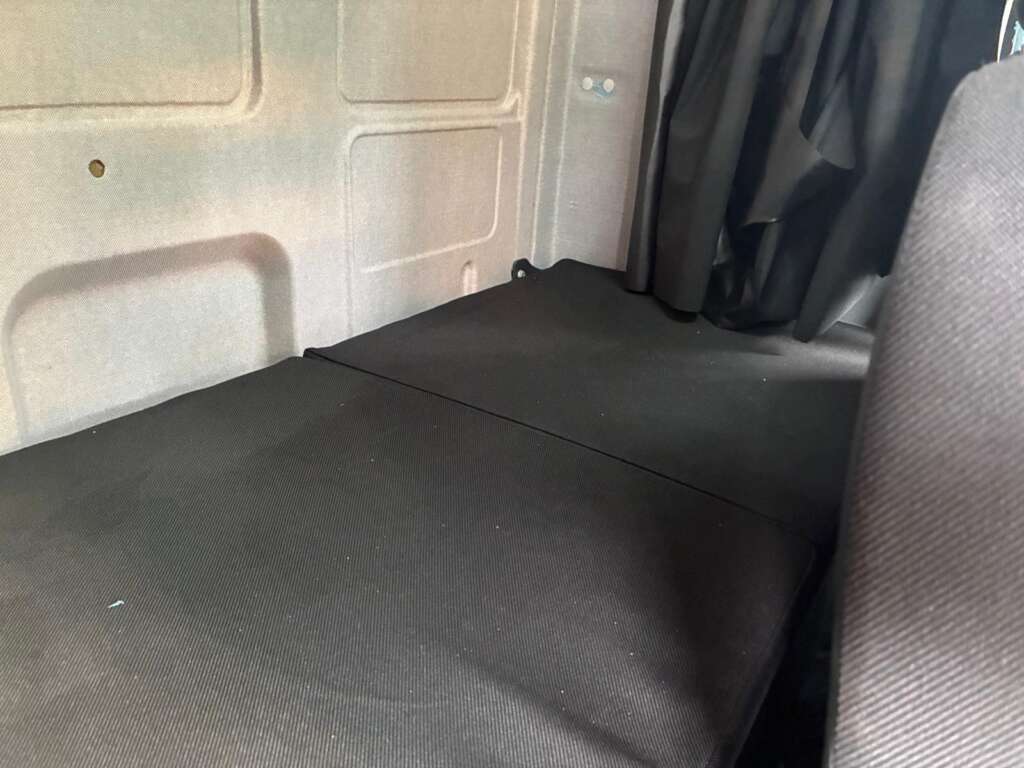 Iveco Eurocargo 18T Hi Roof Sleeper with Curtain & Tail Lift