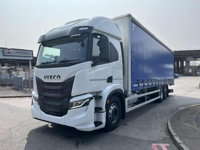 IVECO S-WAY AT260S42Y/PS Curtainside Tail Lift