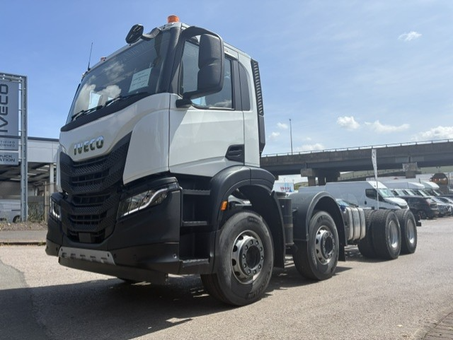 IVECO X-WAY AD360X42Z ON+