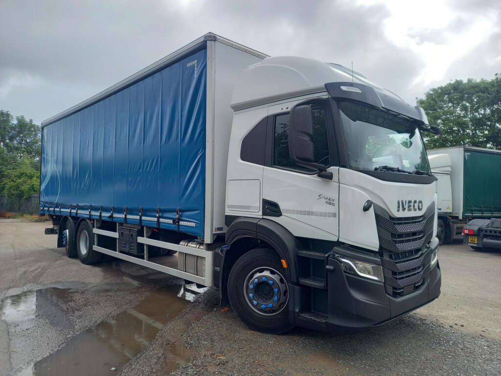 Iveco S-WAY S-WAY AT260S42 Y/PS 420hp 26T Curtain Side