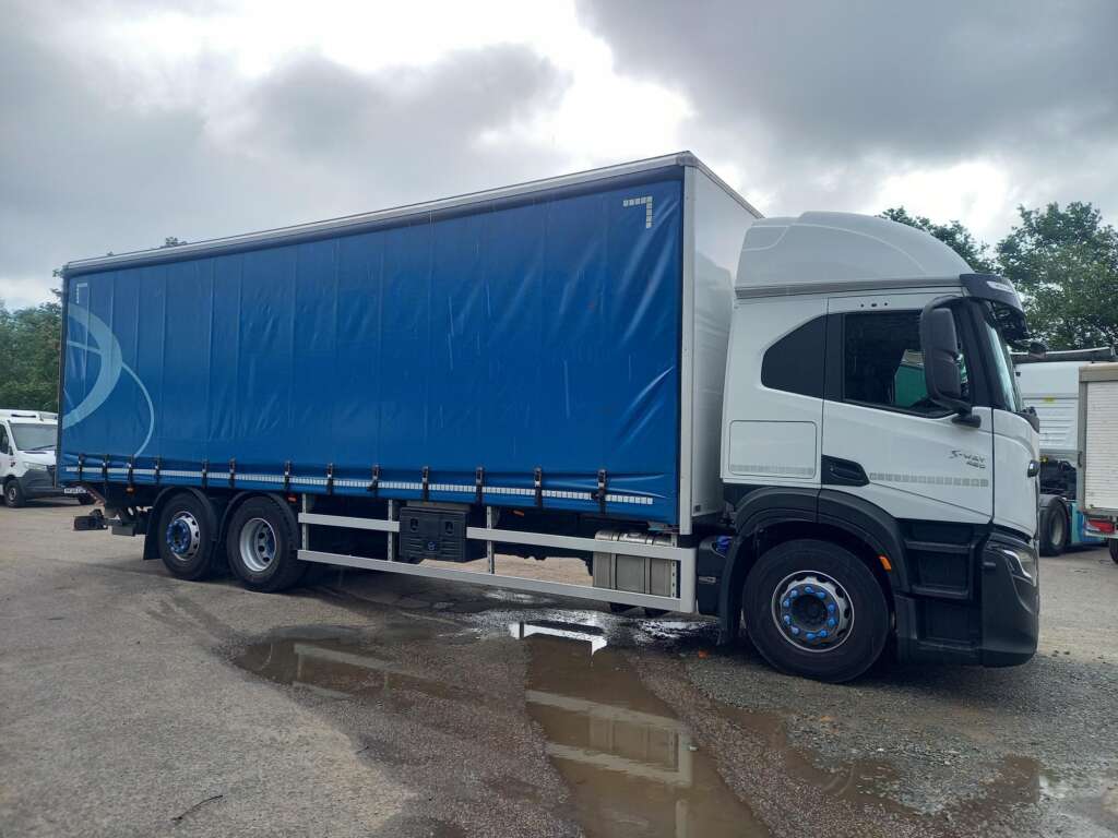 Iveco S-WAY S-WAY AT260S42 Y/PS 420hp 26T Curtain Side