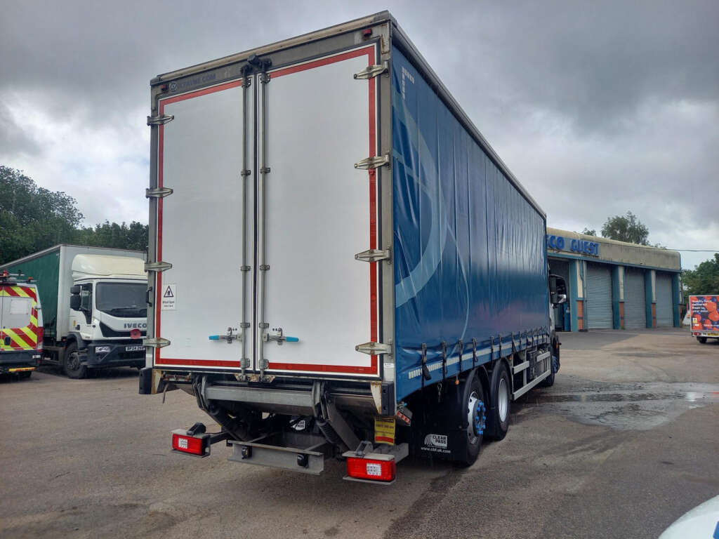 Iveco S-WAY S-WAY AT260S42 Y/PS 420hp 26T Curtain Side