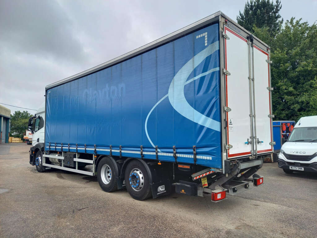 Iveco S-WAY S-WAY AT260S42 Y/PS 420hp 26T Curtain Side