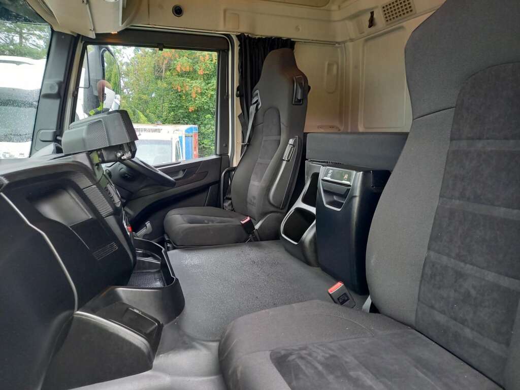 Iveco S-WAY S-WAY AT260S42 Y/PS 420hp 26T Curtain Side