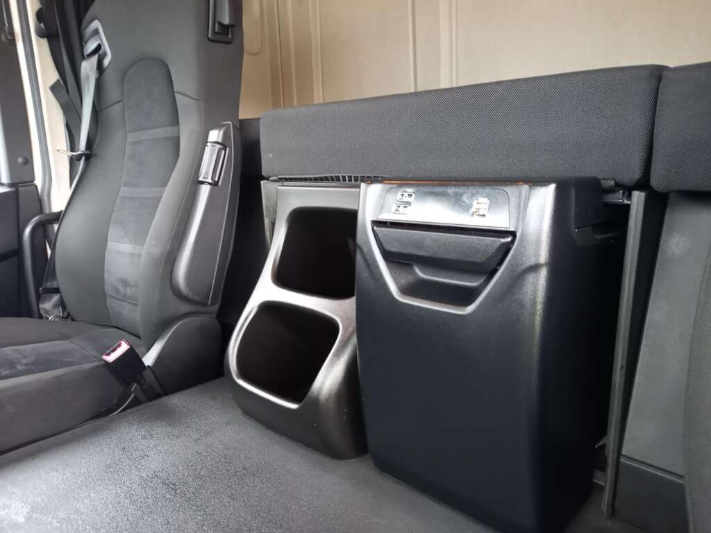 Iveco S-WAY S-WAY AT260S42 Y/PS 420hp 26T Curtain Side