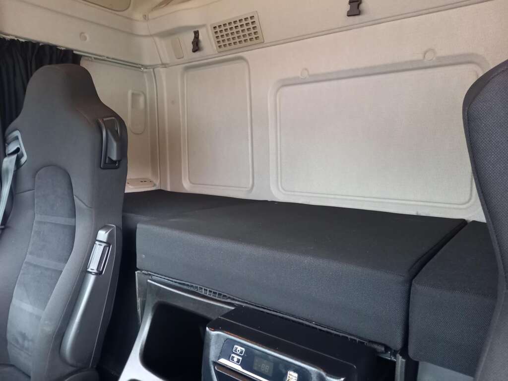 Iveco S-WAY S-WAY AT260S42 Y/PS 420hp 26T Curtain Side