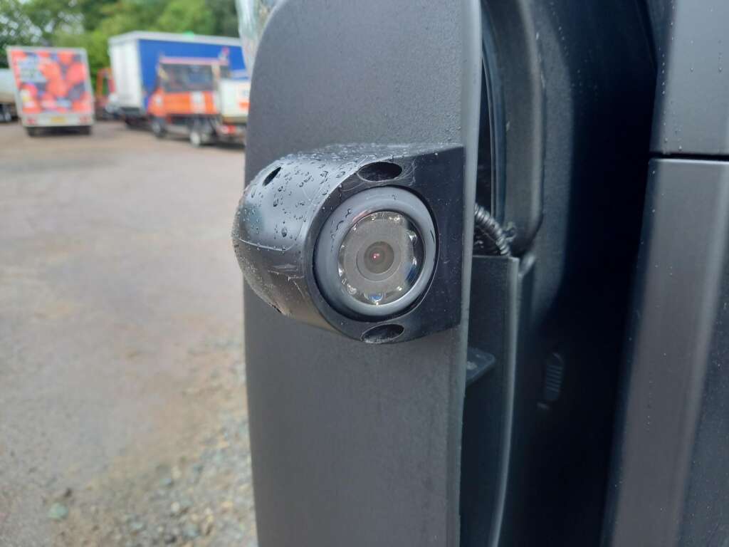 Iveco S-WAY S-WAY AT260S42 Y/PS 420hp 26T Curtain Side