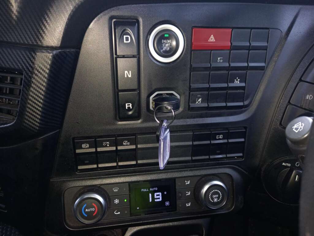 Iveco S-WAY S-WAY AT260S42 Y/PS 420hp 26T Curtain Side