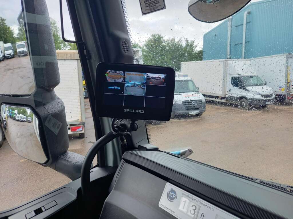 Iveco S-WAY S-WAY AT260S42 Y/PS 420hp 26T Curtain Side