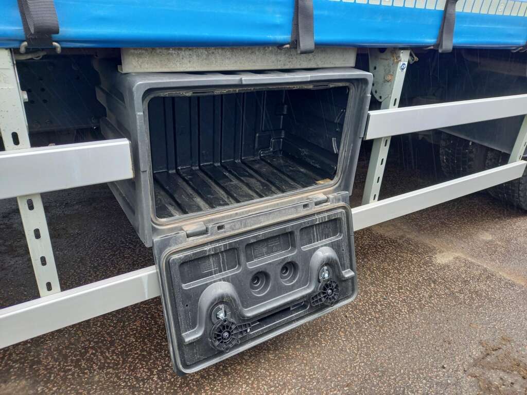 Iveco S-WAY S-WAY AT260S42 Y/PS 420hp 26T Curtain Side