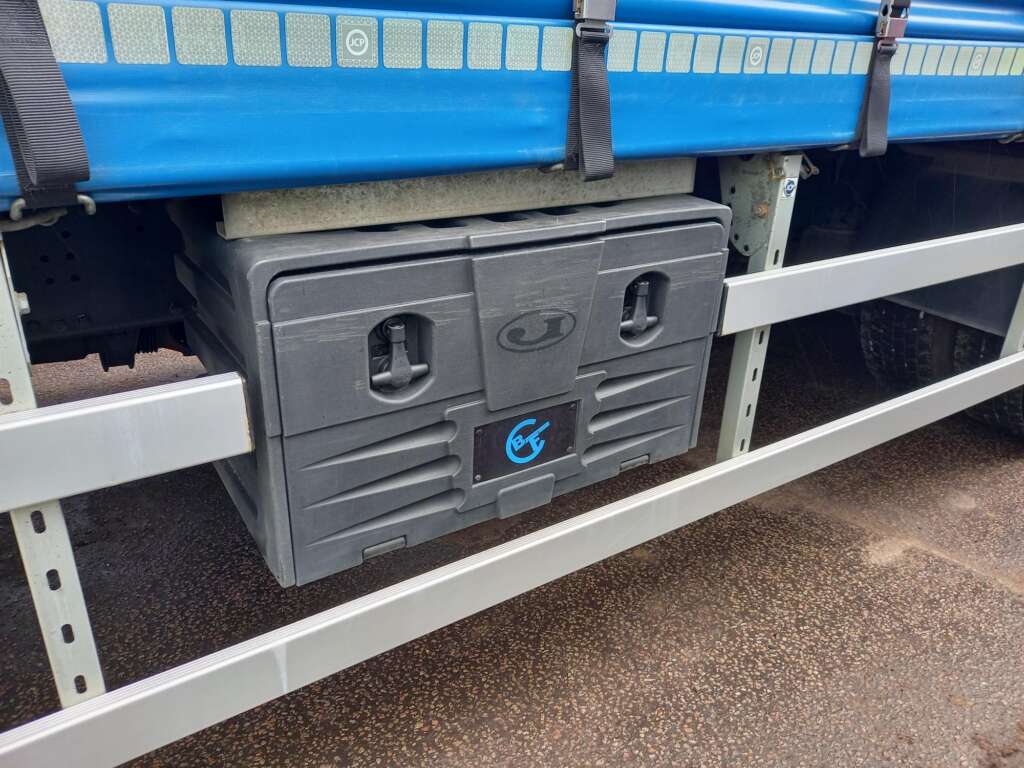 Iveco S-WAY S-WAY AT260S42 Y/PS 420hp 26T Curtain Side