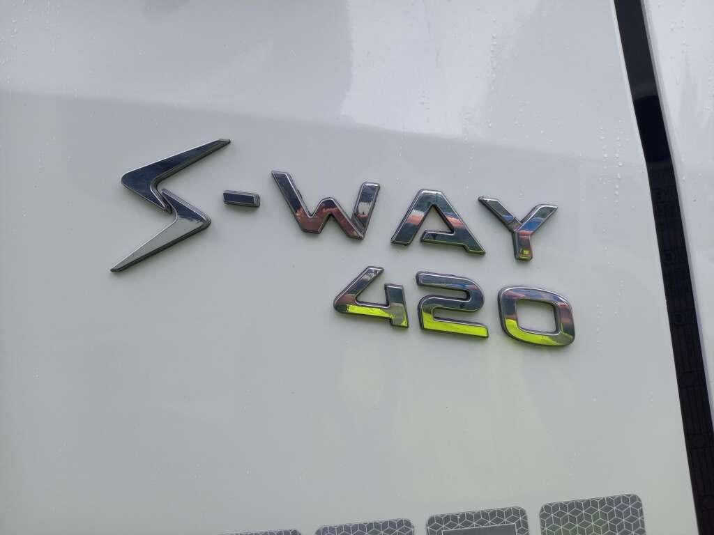 Iveco S-WAY S-WAY AT260S42 Y/PS 420hp 26T Curtain Side