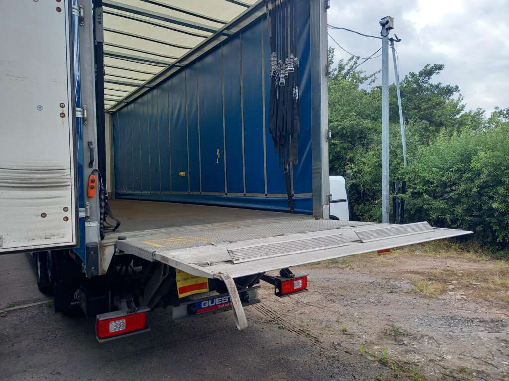 Iveco S-WAY S-WAY AT260S42 Y/PS 420hp 26T Curtain Side