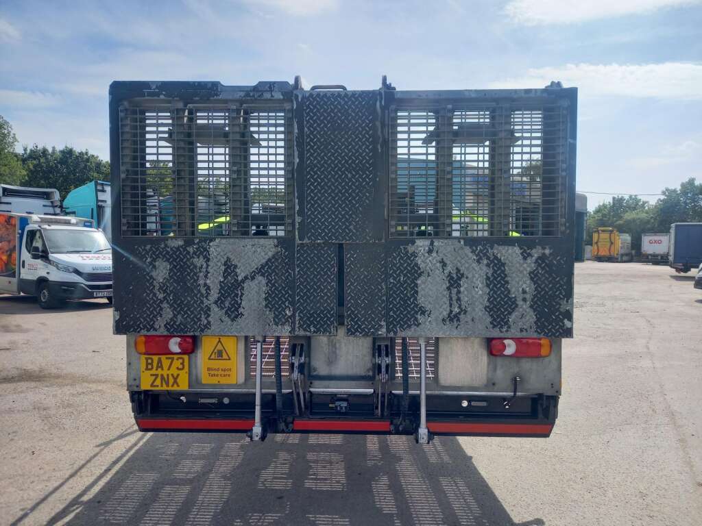 Iveco Eurocargo 180E25S S-A 29ft Beavertail