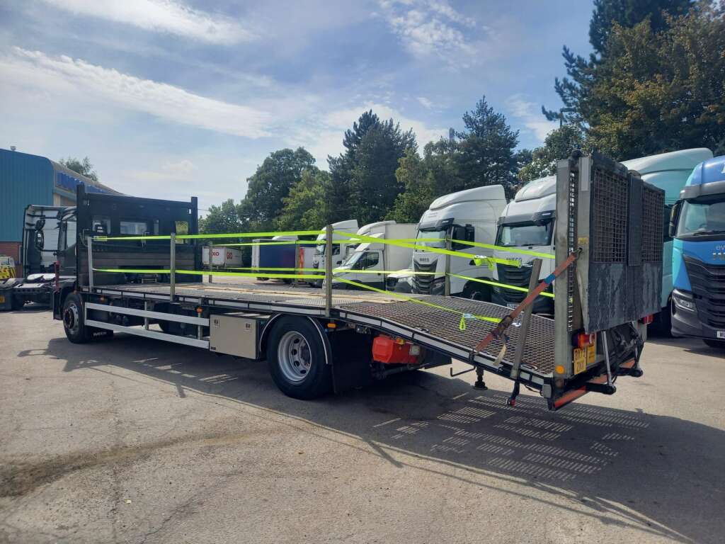 Iveco Eurocargo 180E25S S-A 29ft Beavertail