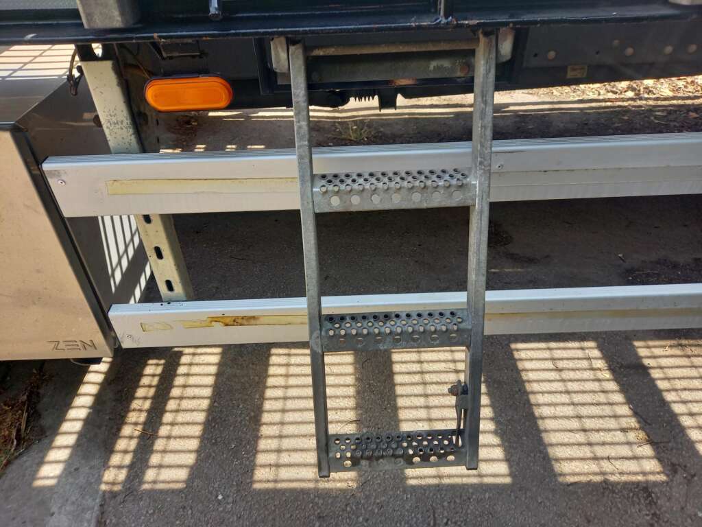 Iveco Eurocargo 180E25S S-A 29ft Beavertail