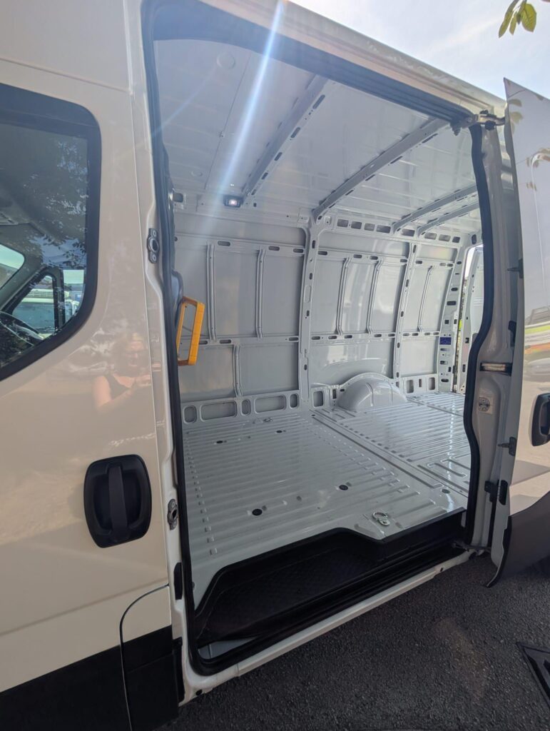 Iveco Daily 35S16 12Cu Van 156HP
