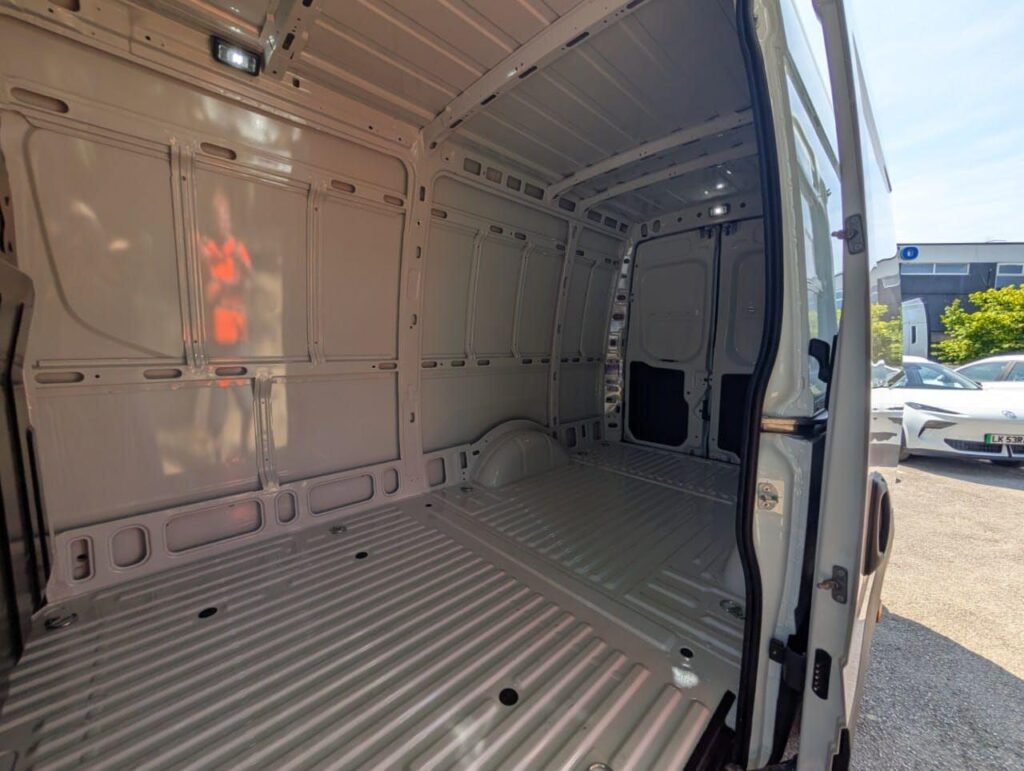 Iveco Daily 35S16 12Cu Van 156HP