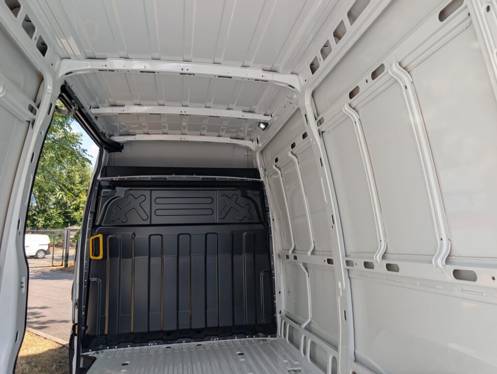 Iveco Daily 35S16 12Cu Van 156HP
