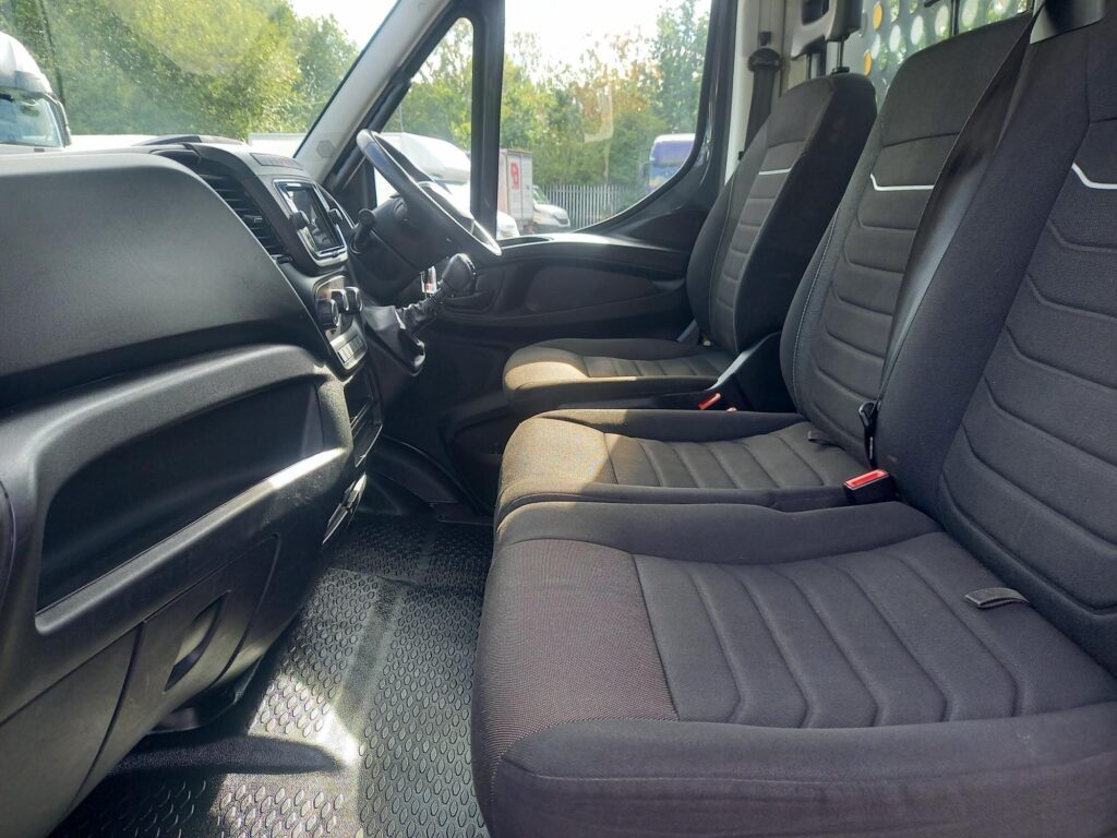 Iveco Daily 3.0D HPI 18V 35C 3450 Dropside 2dr Diesel Manual MWB Euro 6 (DRW) (180 ps)