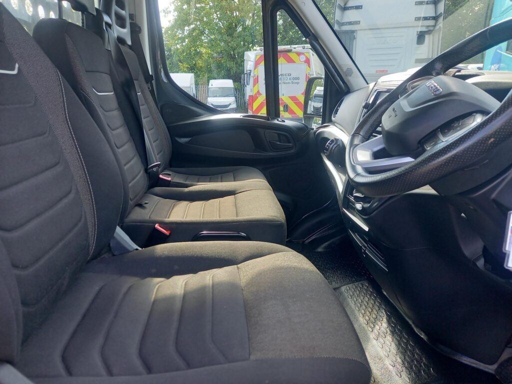 Iveco Daily 3.0D HPI 18V 35C 3450 Dropside 2dr Diesel Manual MWB Euro 6 (DRW) (180 ps)