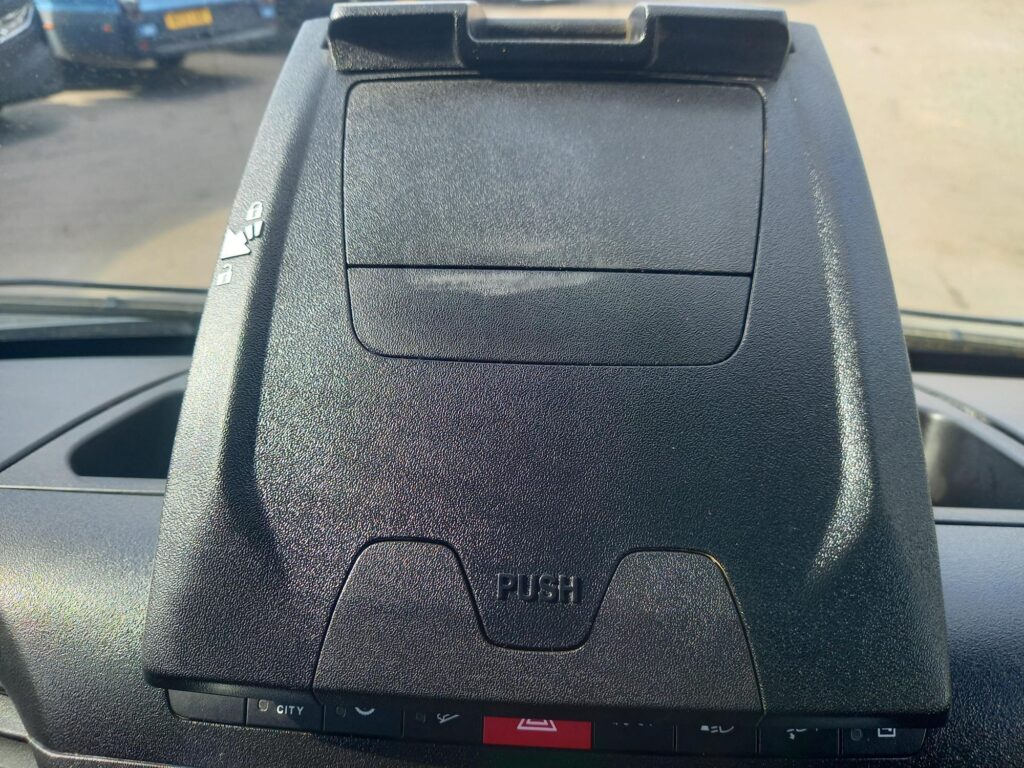 Iveco Daily 3.0D HPI 18V 35C 3450 Dropside 2dr Diesel Manual MWB Euro 6 (DRW) (180 ps)