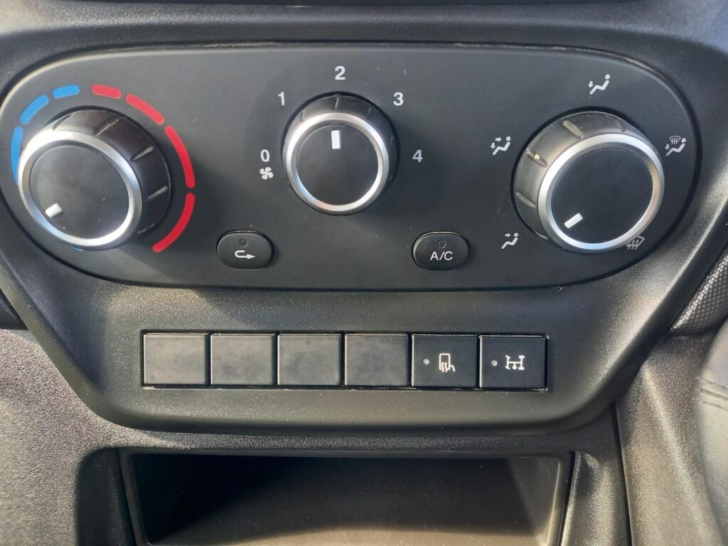 Iveco Daily 3.0D HPI 18V 35C 3450 Dropside 2dr Diesel Manual MWB Euro 6 (DRW) (180 ps)