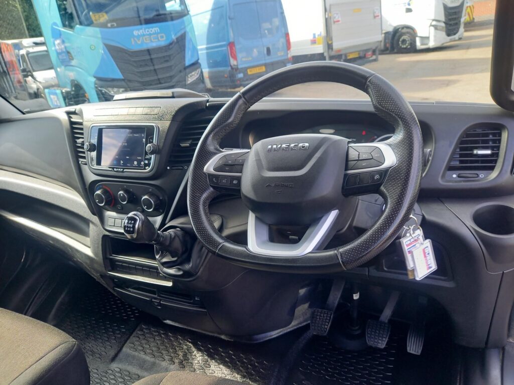 Iveco Daily 3.0D HPI 18V 35C 3450 Dropside 2dr Diesel Manual MWB Euro 6 (DRW) (180 ps)