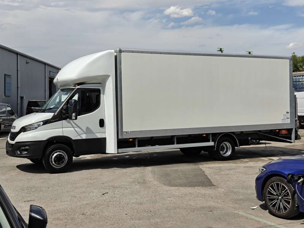 Iveco Daily 72C18 Automatic with Box & Column Tail lift