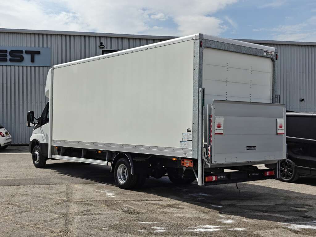 Iveco Daily 72C18 Automatic with Box & Column Tail lift