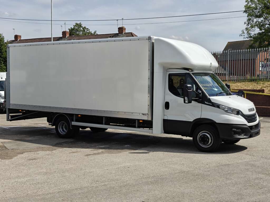 Iveco Daily 72C18 Automatic with Box & Column Tail lift