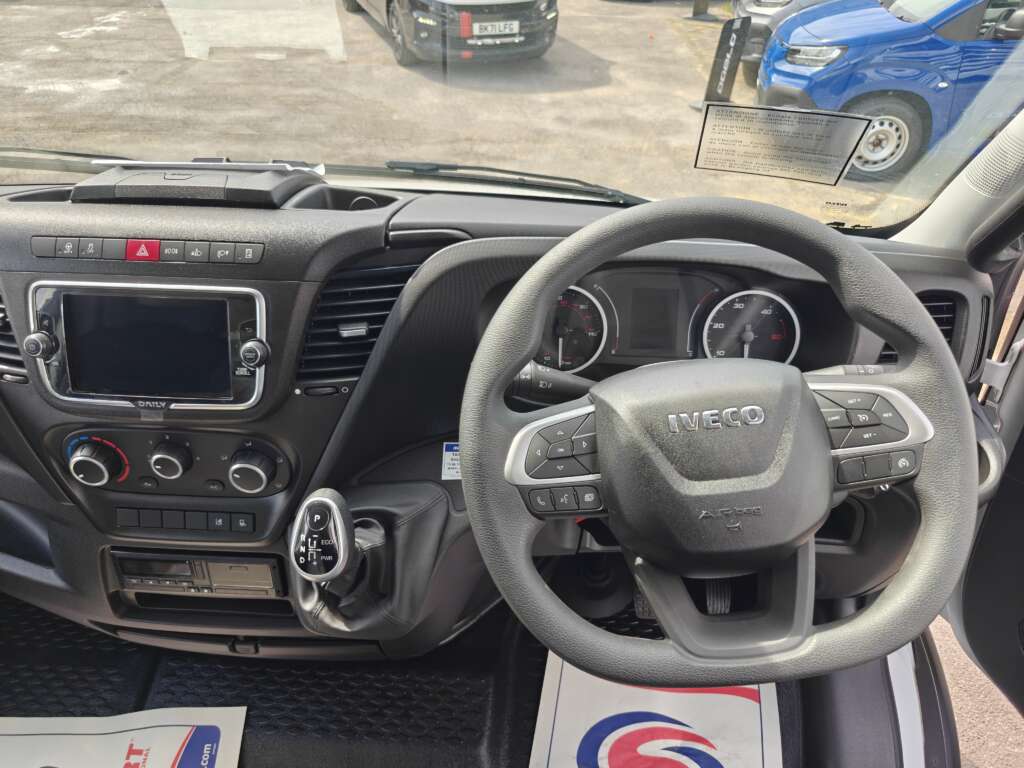 Iveco Daily 72C18 Automatic with Box & Column Tail lift