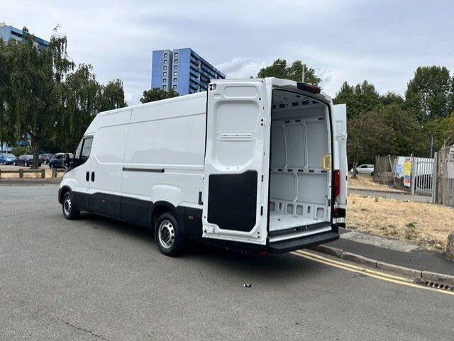 Iveco Daily MY24 35S14A8 Automatic 16Cu 4100L H2Van