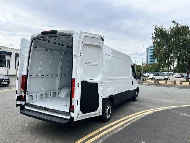 Iveco Daily MY24 35S14A8 Automatic 16Cu 4100L H2Van