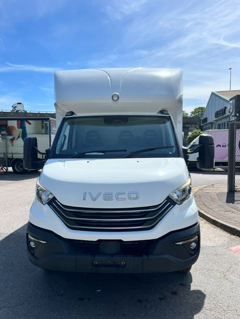 72C18A8 Hi-Matic Curtain & Tuckaway Tail Lift
