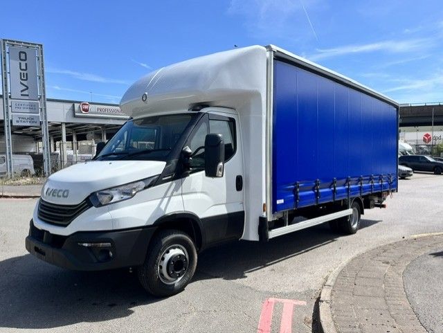 72C18A8 Hi-Matic Curtain & Tuckaway Tail Lift