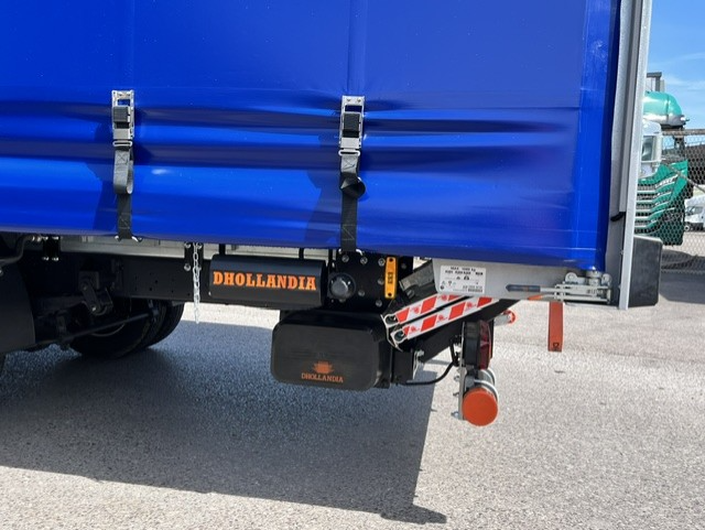 72C18A8 Hi-Matic Curtain & Tuckaway Tail Lift