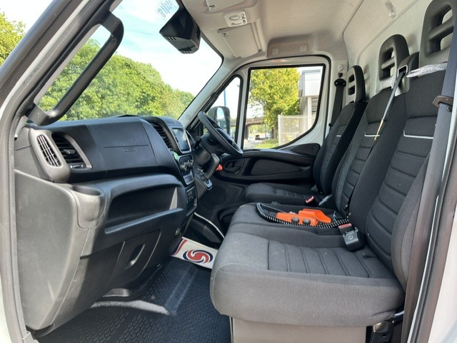 72C18A8 Hi-Matic Curtain & Tuckaway Tail Lift